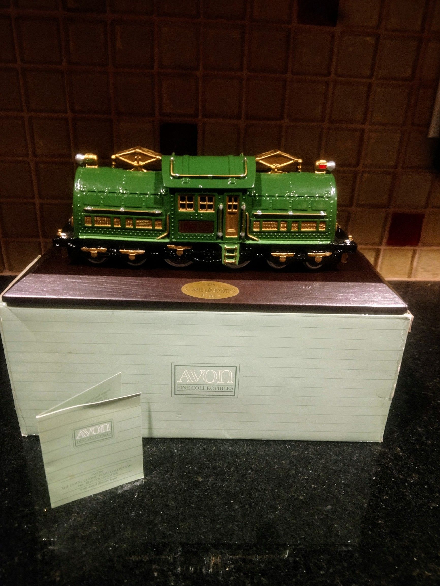 Vintage Avon Lionel Collection 381 E Locomotive (NO, IT'S NOT FOR A TRACK, DISPLAY ONLY)