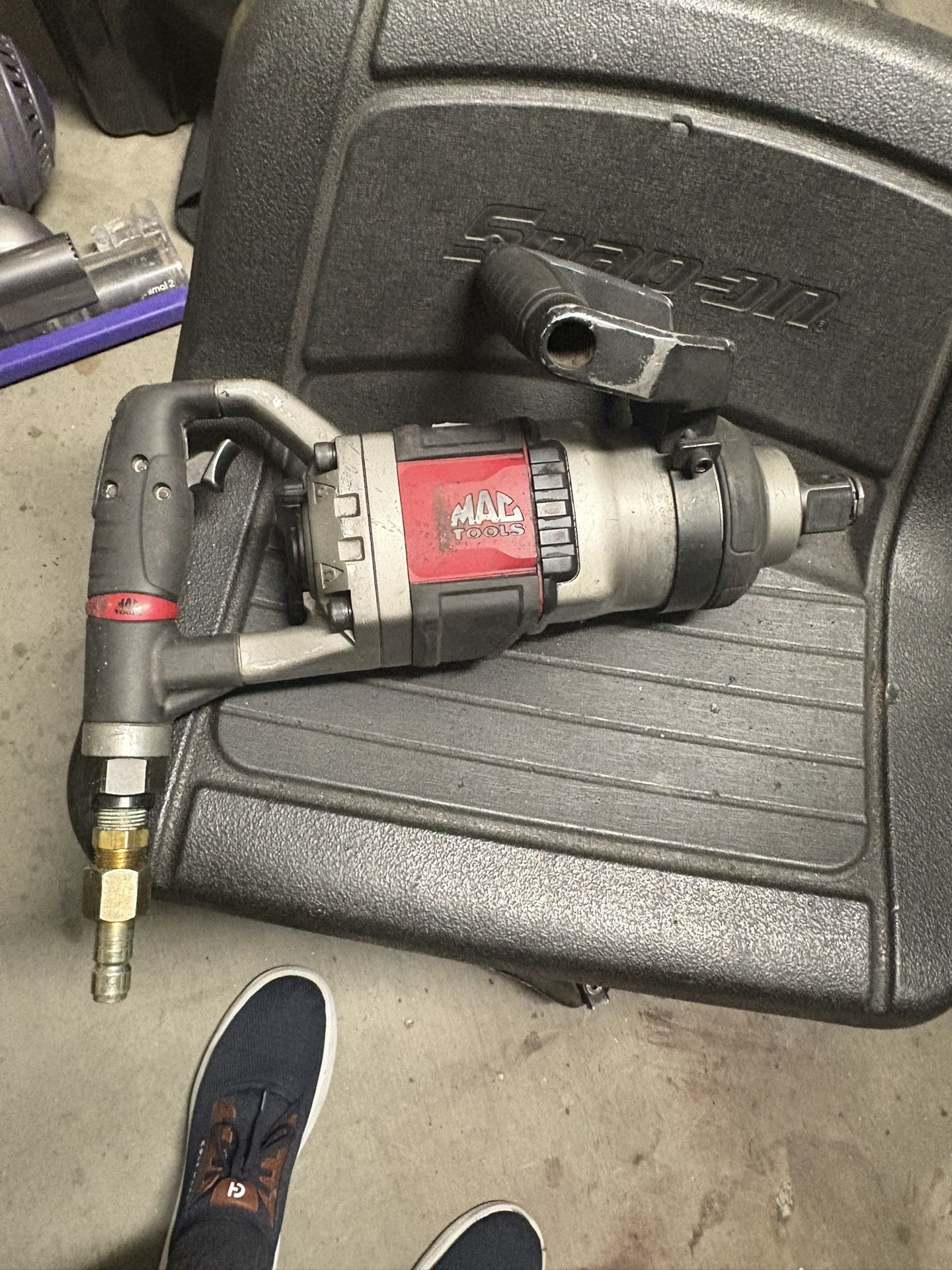 Mac Tools 1" Drive D-Handle Air Impact Wrench w/Flush Anvil