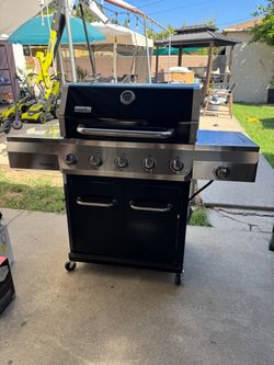 Gourmet Pro 5- Burner Propane Gas Grill with Side Burner and Griddle Max Insert in Black