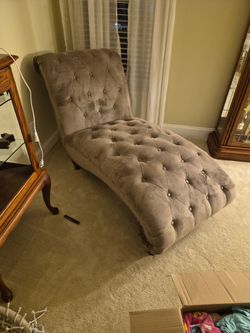 Tufted Chaise lounge