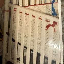 Vintage White Wooden Crib – Free