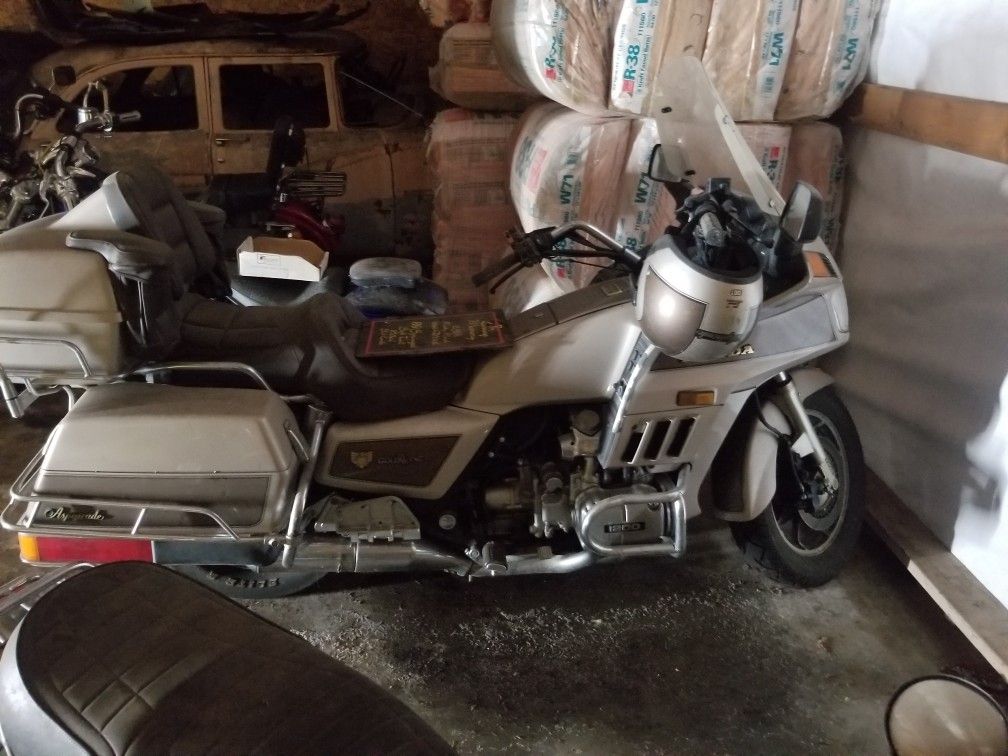 Honda Gold Wing 1000 Dollars