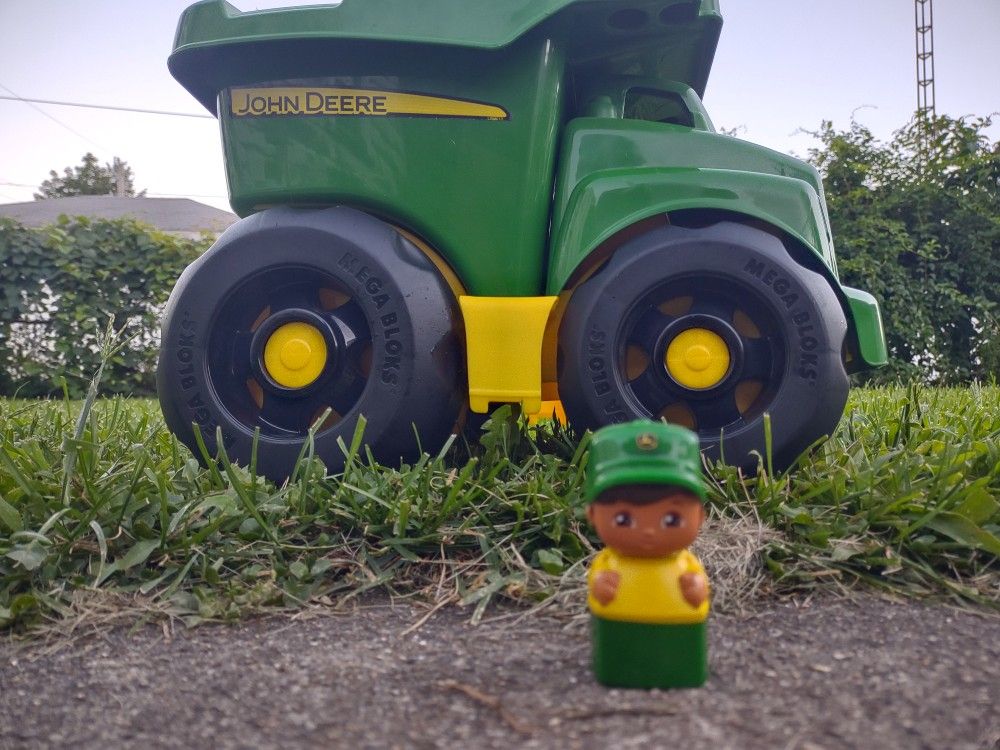 John Deere Mega Bloks Toy Dump Truck Plastic L 16.5" H 12" Green Yellow 16.5" Long