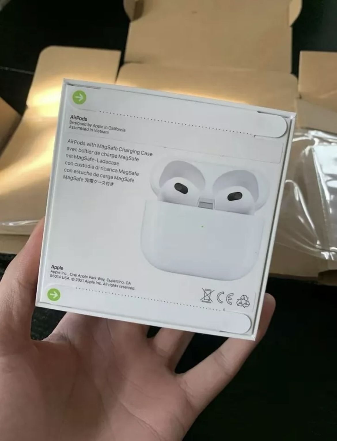 New Apple 3rd Generation Bluetooth Headsets Right Left+ Wireless Charging Box