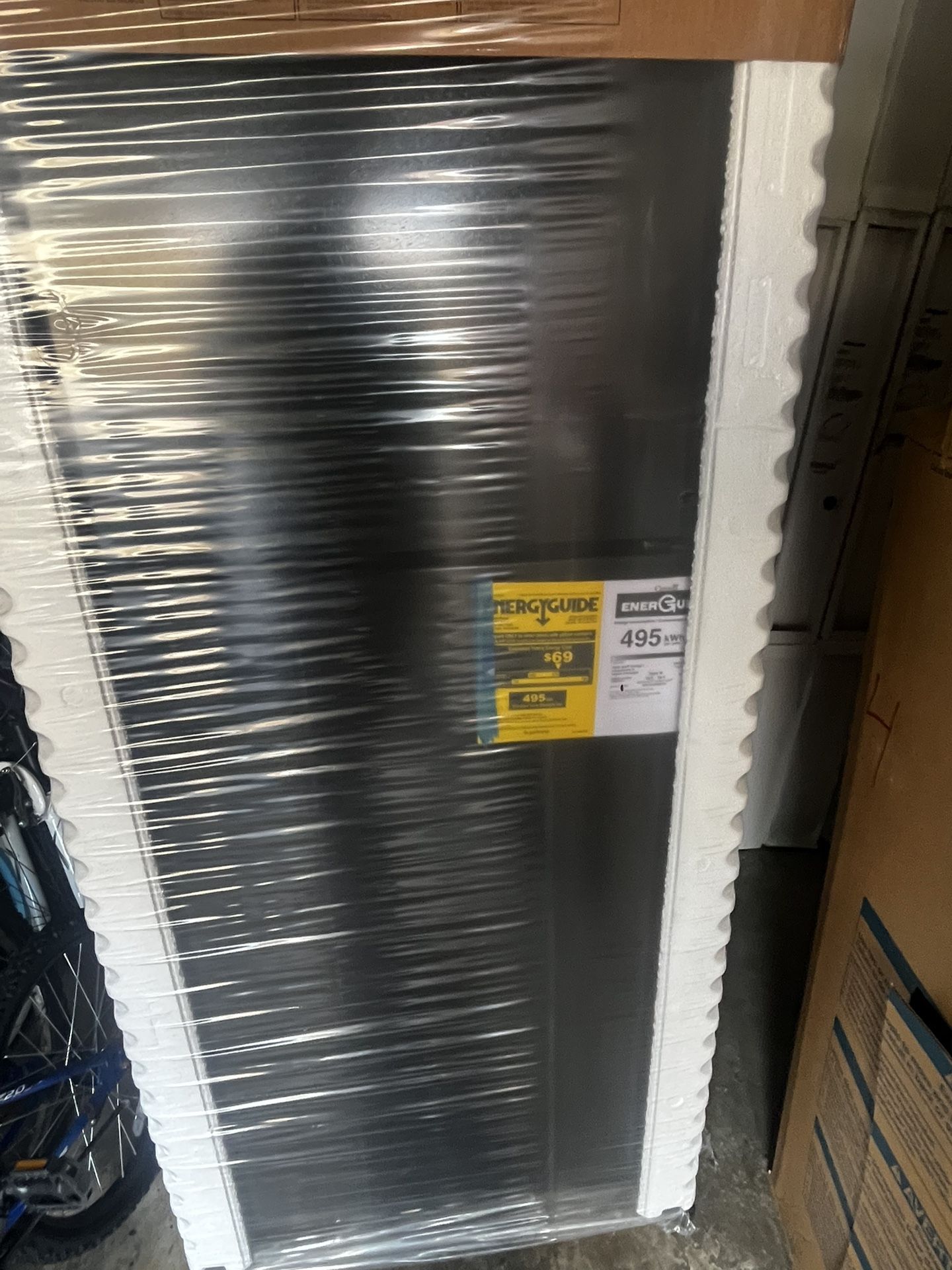 Whirlpool Fridge (black) *NEW*