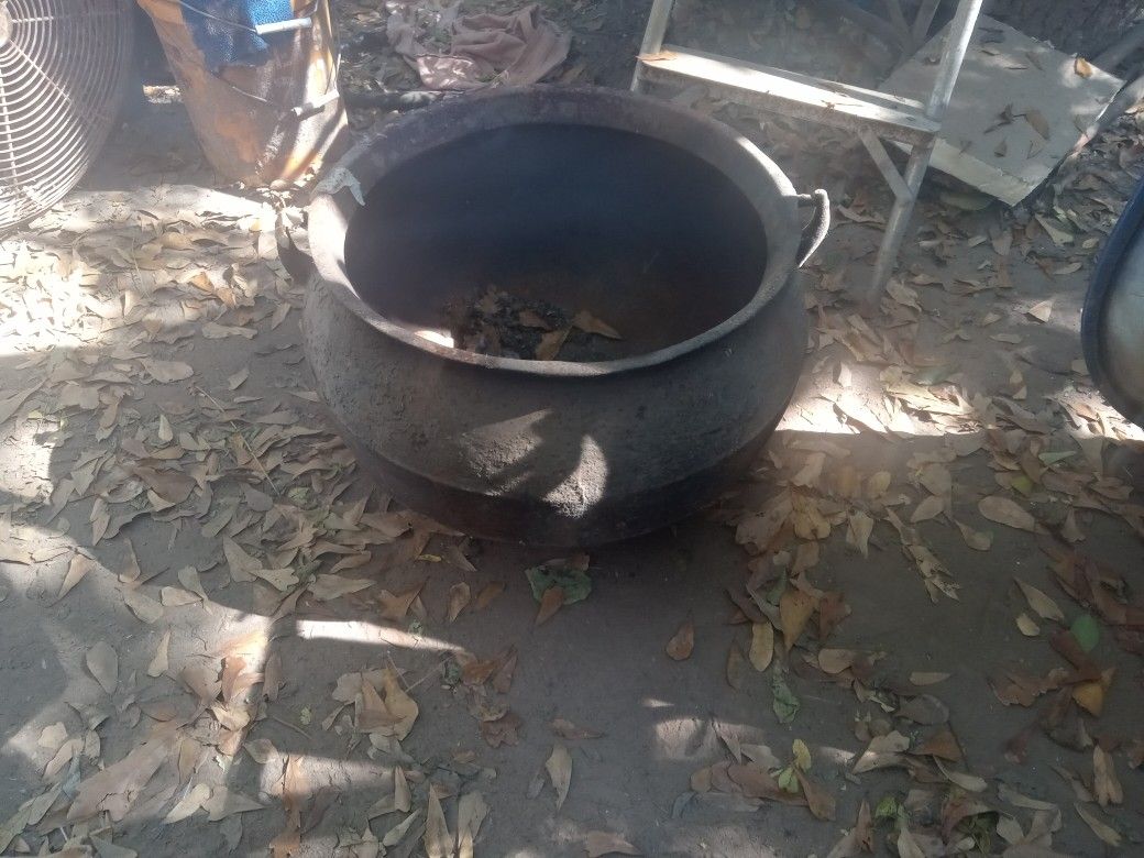 Huge Cast Iron Witches Pot Cauldon