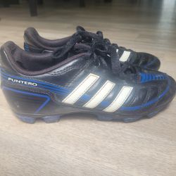 kids ADIDAS Size 2 Soccer Cleats