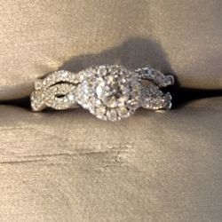 Beautiful Zales Engagement Wedding Ring