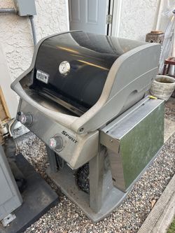 Weber Spirit 2-Burner Propane BBQ Grill – Needs Repair