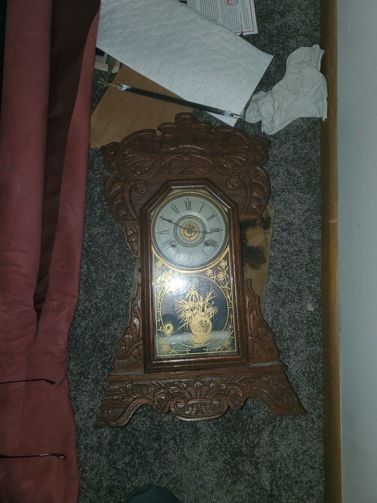 Antique havan conn usa Clock co With Key