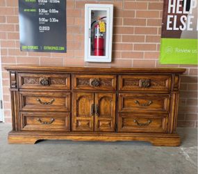 Burlington 9 drawers Dresser