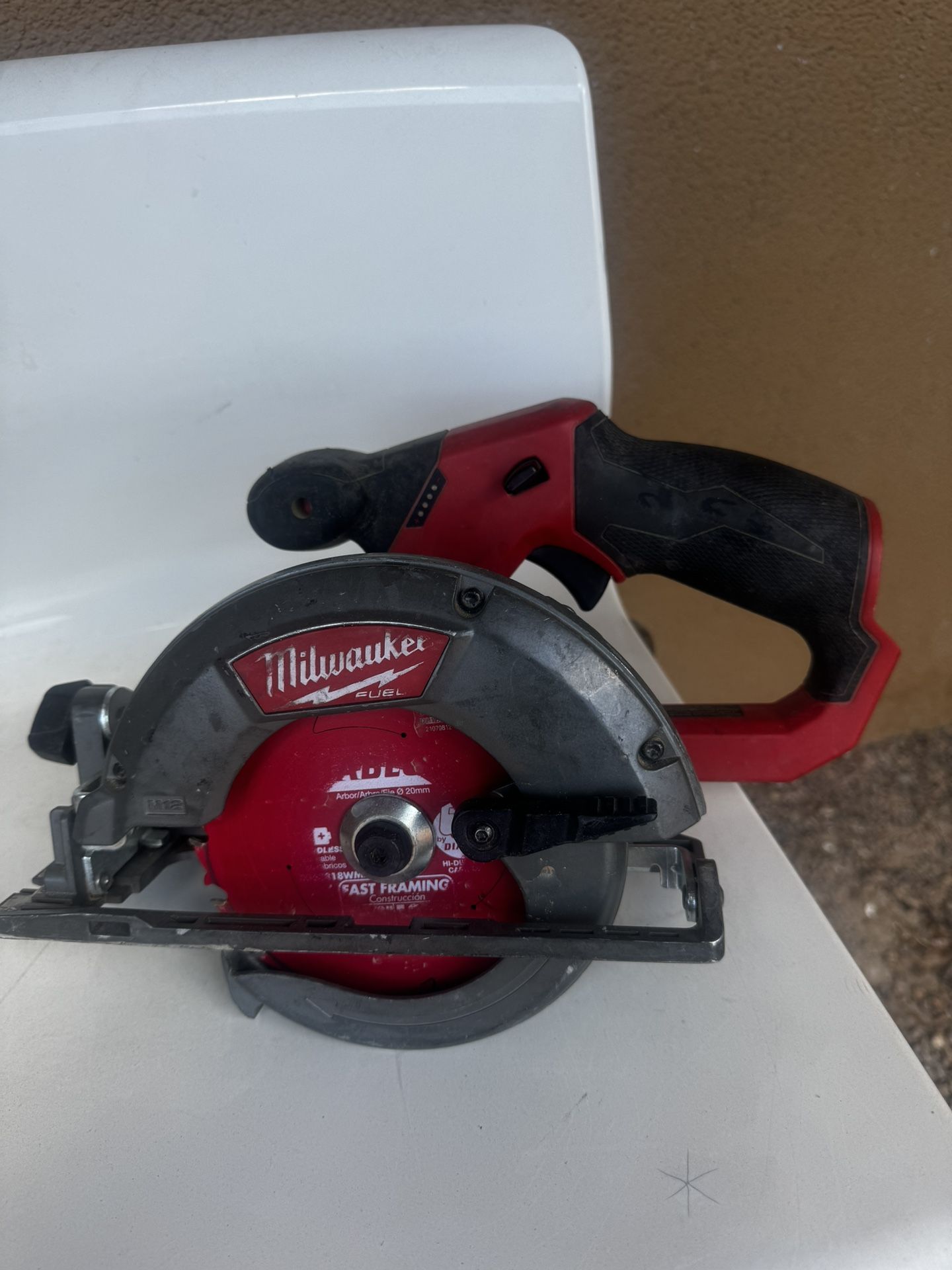 Milwaukee Circular Saw 
