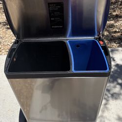Simple Human Duo Trash Bin