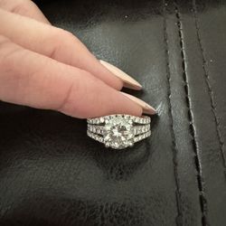 Round Diamond Wedding Ring With Bands 