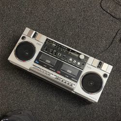 Sanyo Boombox ( Somewhat Working Condition)