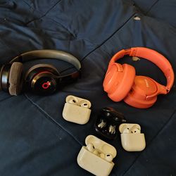 Apple Airpod 4s,  Apple Airpod 3s, Samsung Galaxy Lite,  2nd Generation  Airpod Pro, 1st Generation Beats . All for $200 or best offer willing to sell