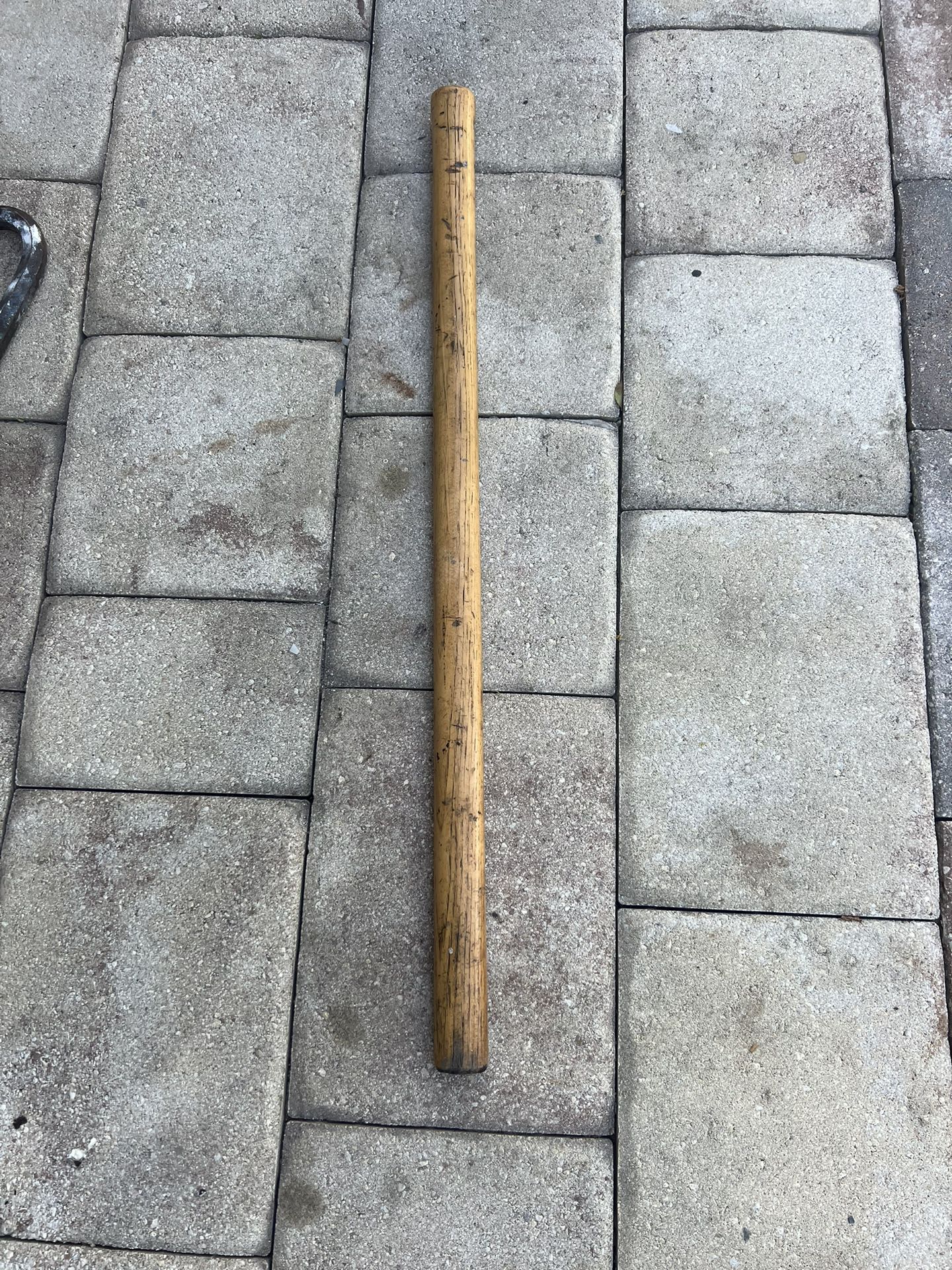 32" straight handle for 16 lb Sledge Hammers oval eye 1 1/2” x 1 1/4”
