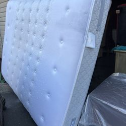 Queen Size Matrres Boxpring 