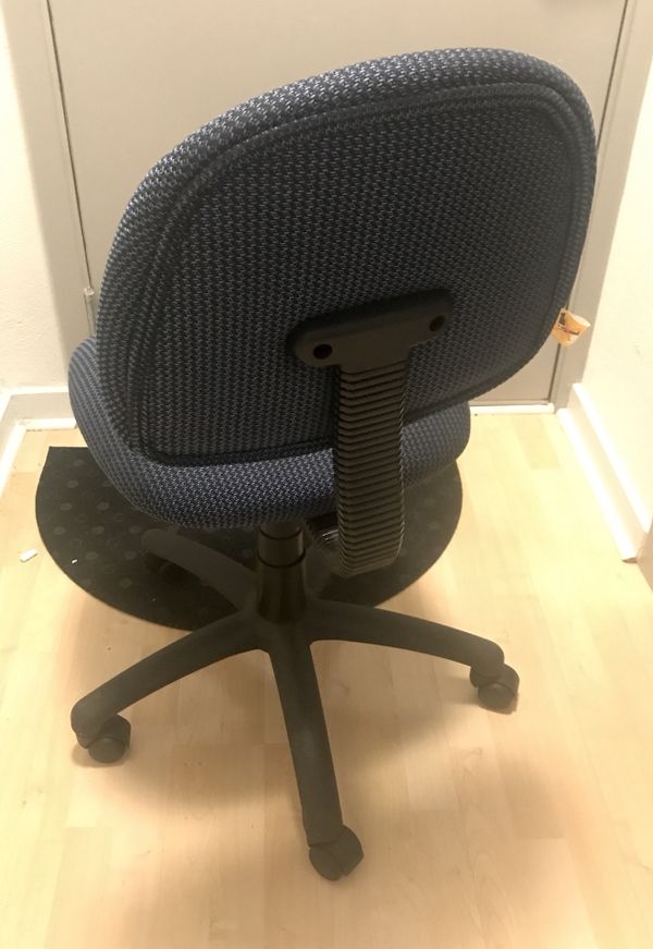 20 Blue Office Desk Chair On Wheels For In Arlington Va 20 Blue Office Desk Chair On Wheels For In Arlington Va Offerup
