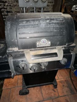 NATURAL gas grill