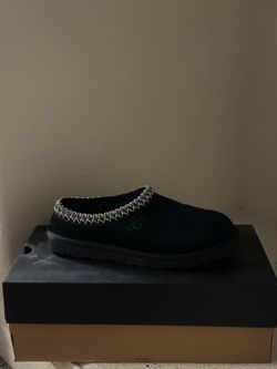 Uggs slip on’s size 7 men’s