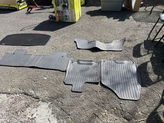 Honda Pilot Accesories(Mats,Hatch Cover)
