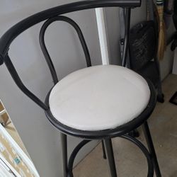4 Bar Stools 