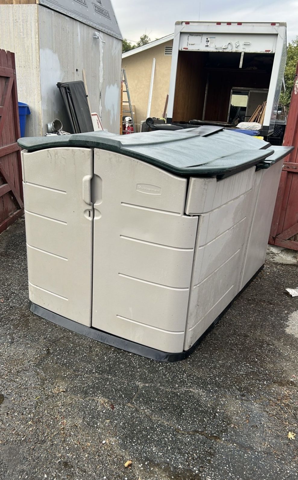 Rubbermaid Shed 