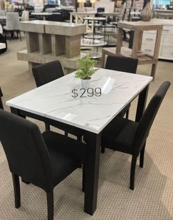 Beautiful‼️ 5-Pc Resia Dining Table Set