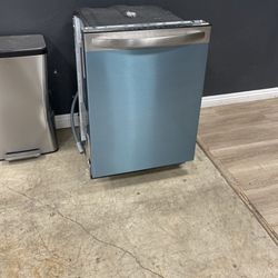 Frigidaire Stainless Steel Dishwasher ZBH
