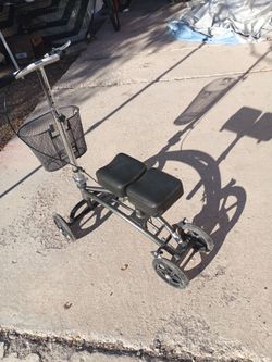 Knee skooter