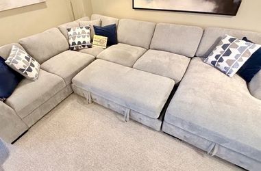 Wraparound Sectional with pull out bed with storage chaise