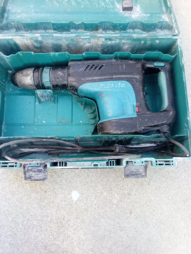 Makita 20lb Demolition Hammer