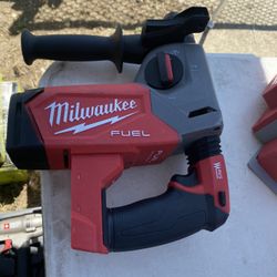 Milwaukee Rotary Hammer 