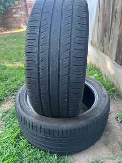 Set of 2 used tire 225/45/17 hankook