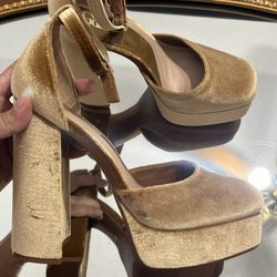 Gianni Bini Women’s Chunky Heel