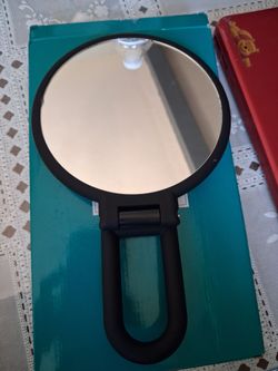 Magnifying mirror