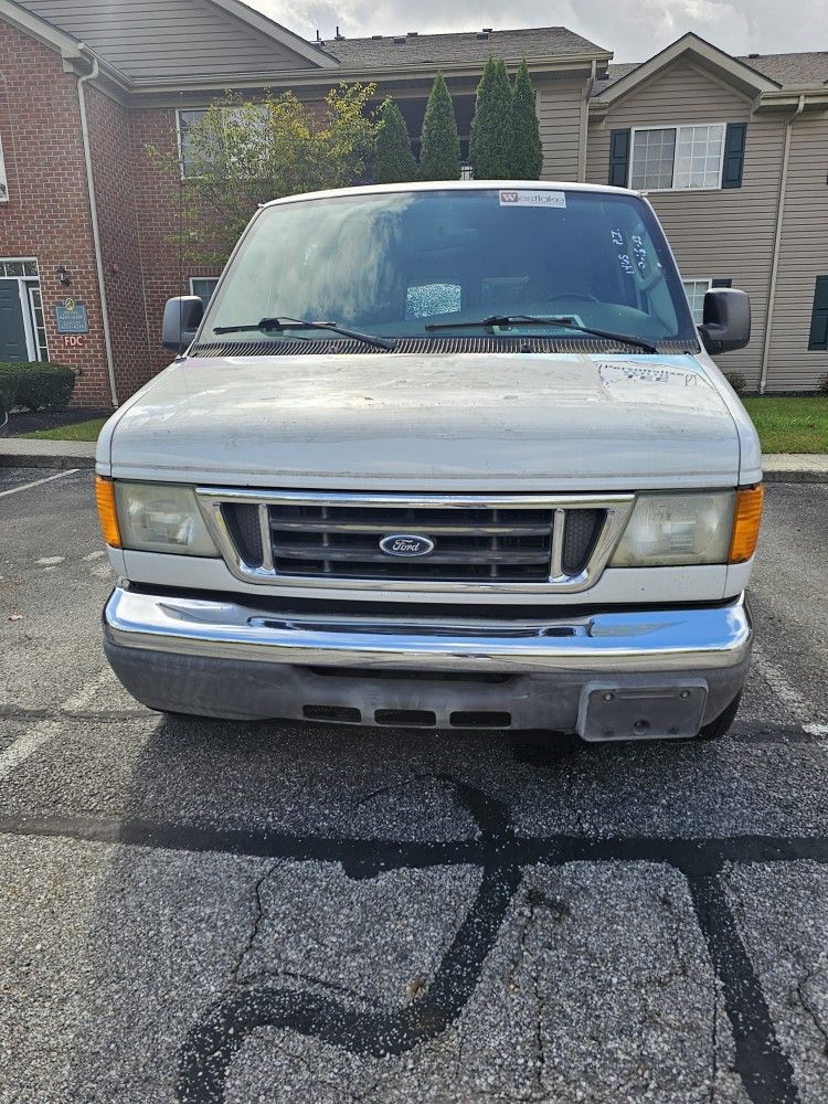 2005 Ford E-150