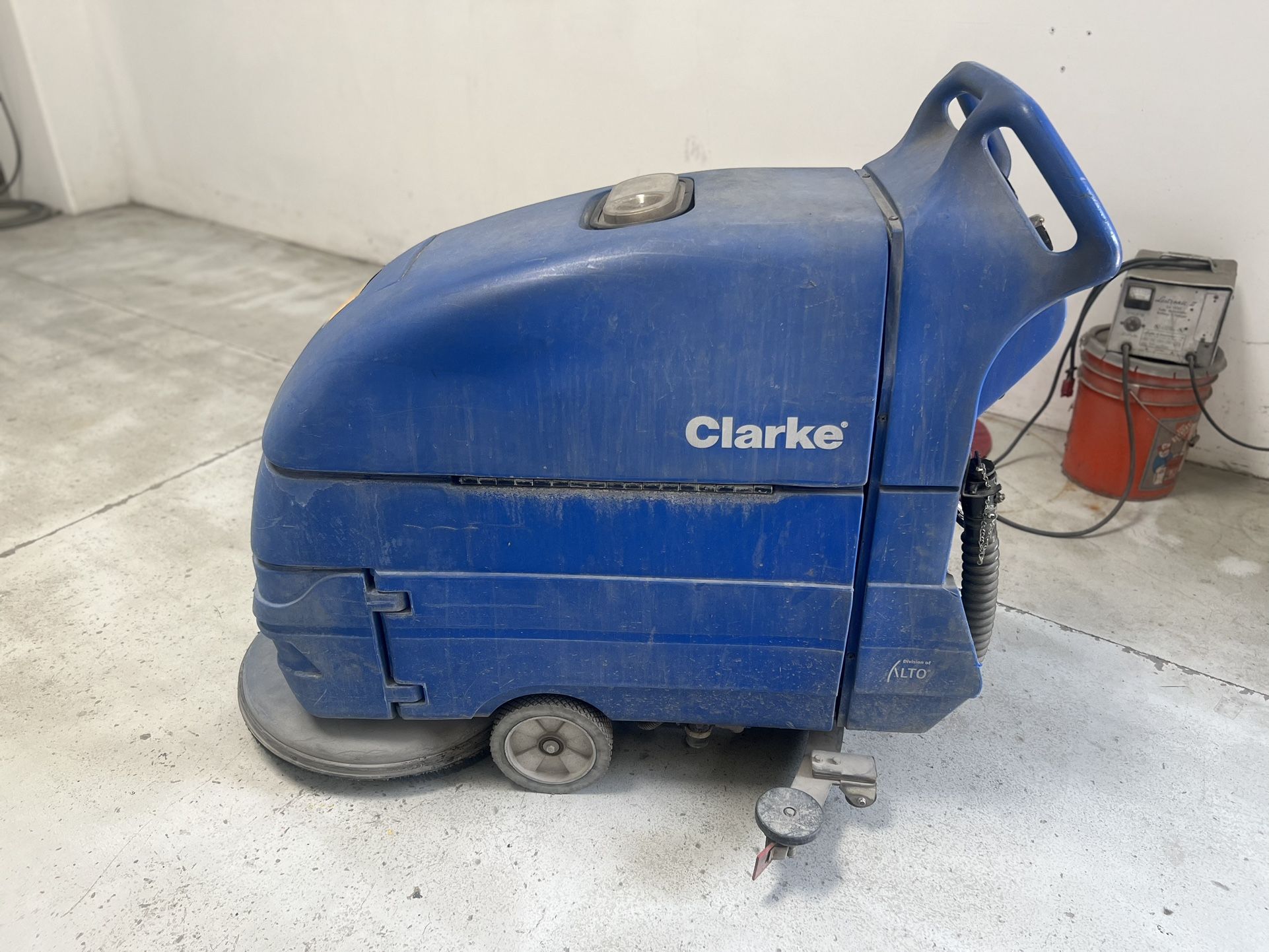Clarke Floor scrubber