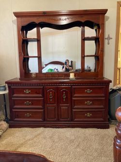 Dresser w hutch
