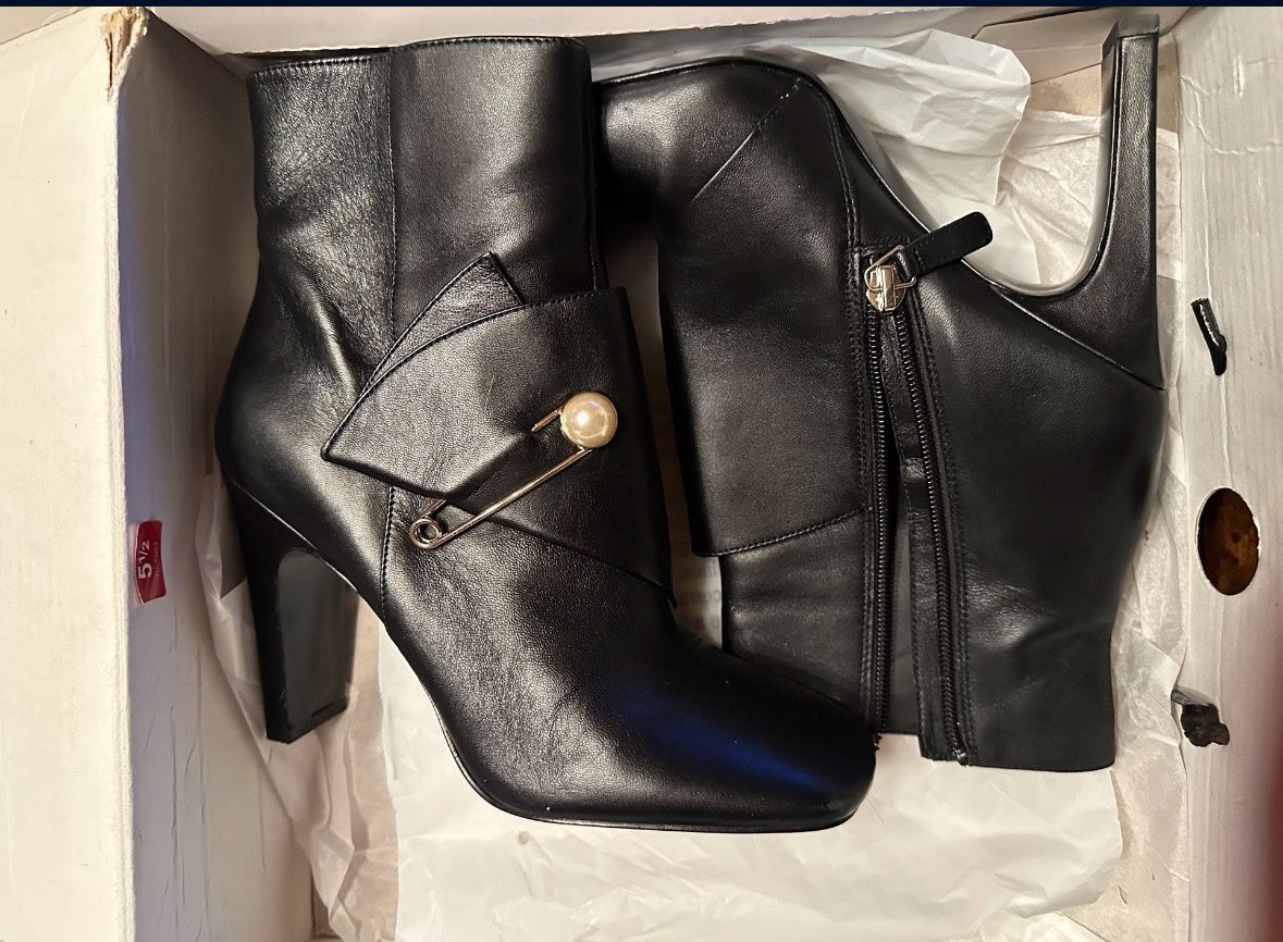 Nine West "" black leather Booties Size 5.5