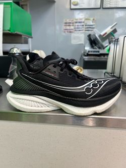 Saucony Azura size 9.5 Running Sneakers