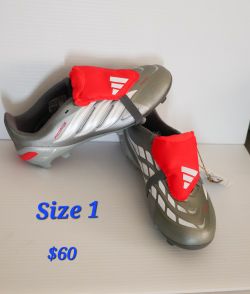 Adidas Predator Silver Size 1. ⚽️