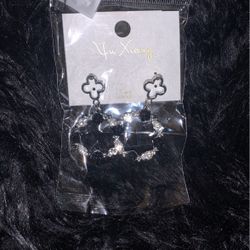 Silver , Black Rose And Diamond Fashion Earrings 