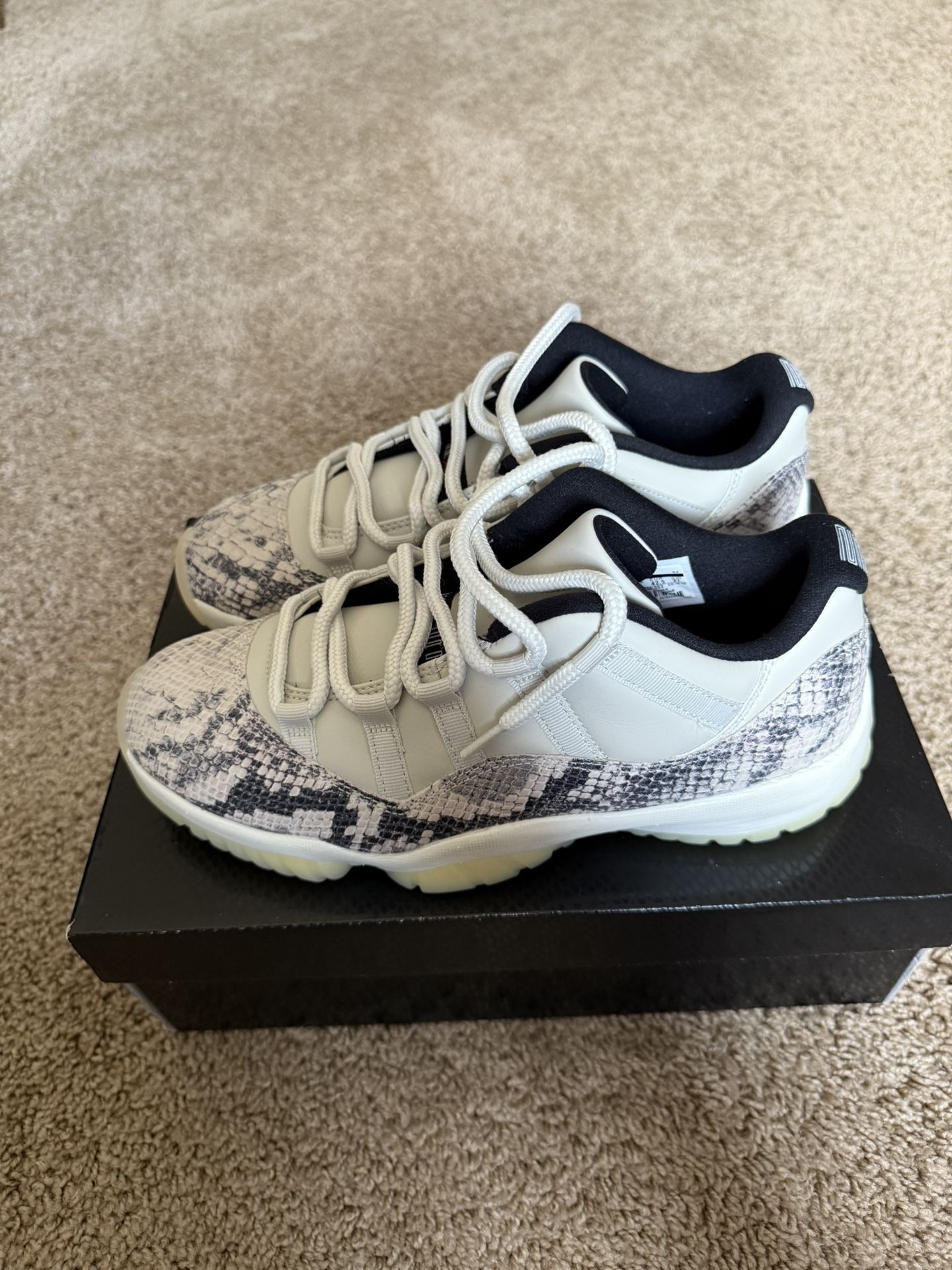 Jordan 11 Low Snakeskin Bone