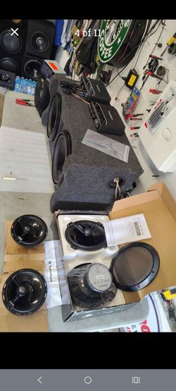 Completely Rockford fosgate system in mint condition with pioneer double din apple play also mint condition see pics and descriptions for more info
