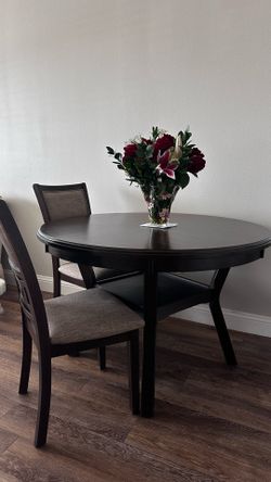 Barely Used Dining Set – Excellent Condition