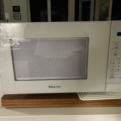 Magic Chef Microwave — Like New 