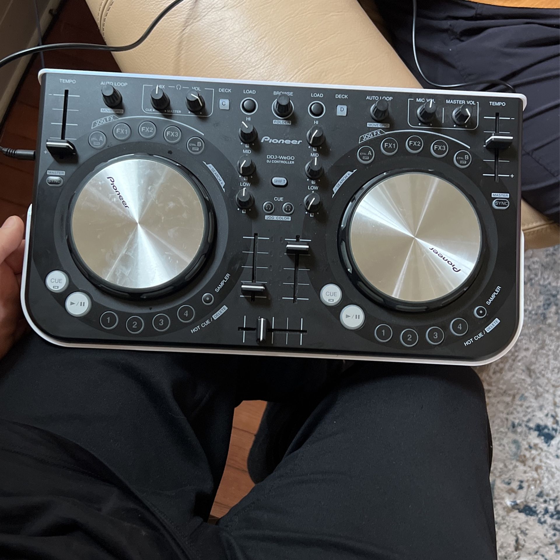 Pioneer DDJ Series DDJ-WeGO WHT Digital DJ Controller, White