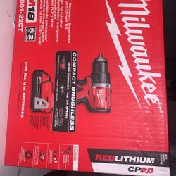 Brand New Milwaukee Compact 1/2 Drill//Driver Kit 